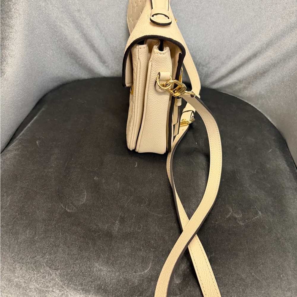 Louis Vuitton Ivory Crossbody Bag - Picture 5 of 7